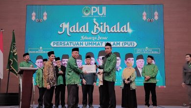 Photo of Daarul Uluum PUI Majalengka Serahkan Infaq Bulanan Siswa dan Anggota PUI Saat Halal bi Halal Keluarga Besar PUI