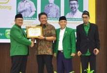 Photo of Dianugerahi Penghargaan, Gubernur Herman Deru: Pemerintah Akan Mendukung PUI dalam Memajukan Pendidikan di Sumsel