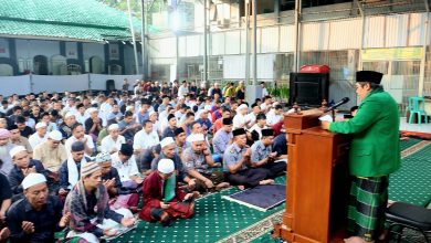 Photo of Ketua Umum PUI Kota Sukabumi Menjadi Imam dan Khatib Shalat Idul Adha di Lapas Nyomplong Sukabumi