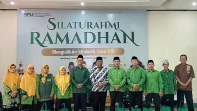 Photo of Lazis PUI dan Lazis Pondok Mufidah Santi Asromo Salurkan Ribuan Paket Lebaran untuk Guru dan Masyarakat Majalengka