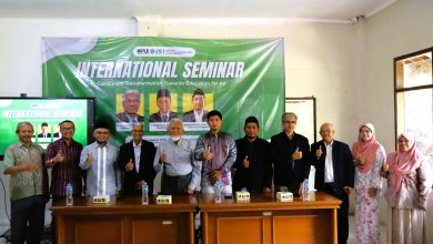 Photo of Dikdasmen DPP PUI dan PGSD UHS Gelar Seminar Internasional, Dorong Transformasi Kurikulum untuk Pendidikan Masa Depan