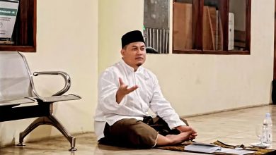 Photo of Ketika Kiai Menjadi Imam, Disiplin Santri Terbentuk